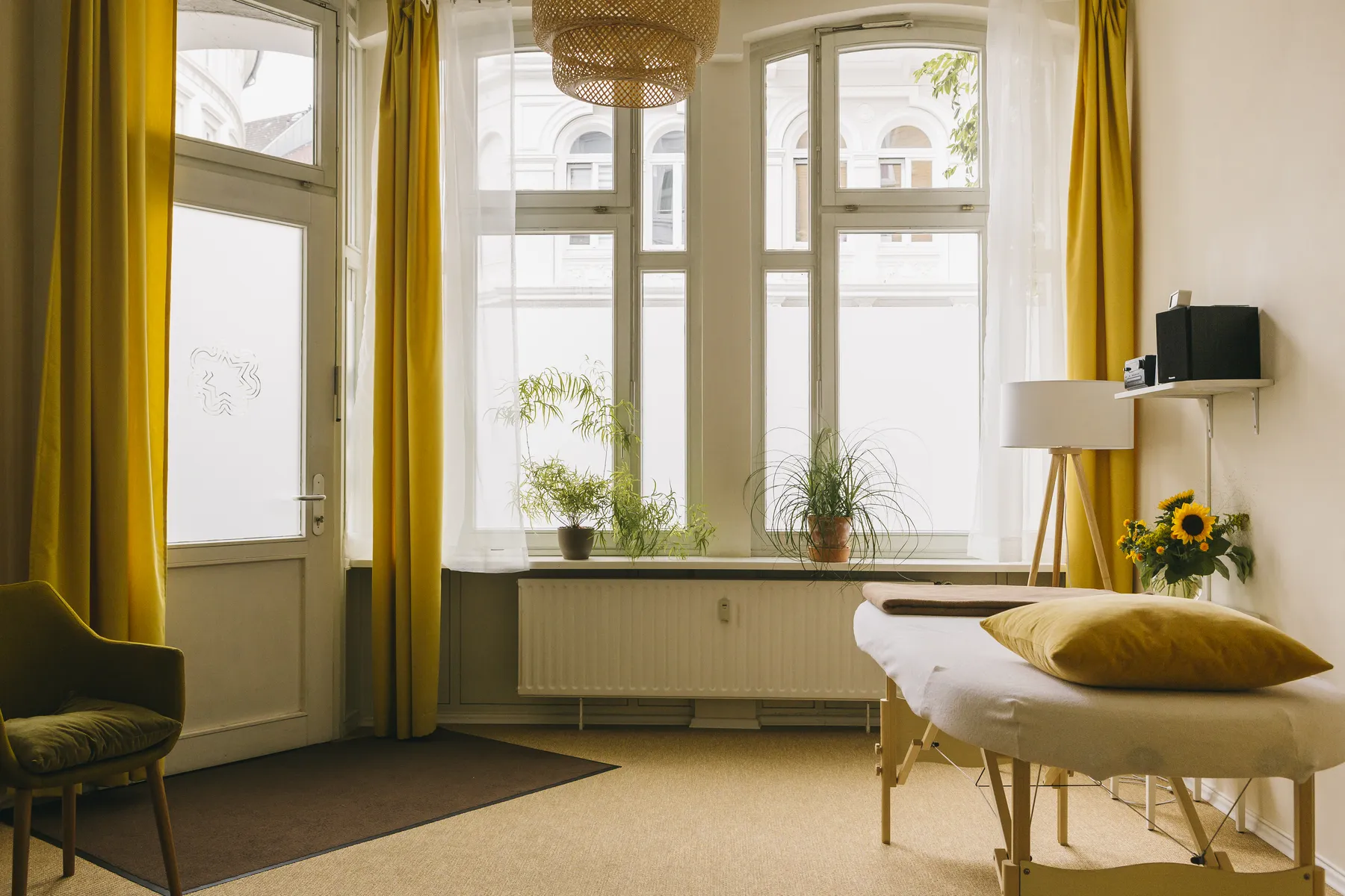 Behandlungsliege in der Praxis Wexstraße 27